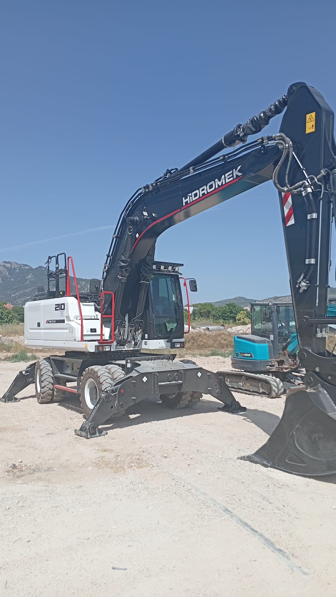 Giratoria Hidromek 210