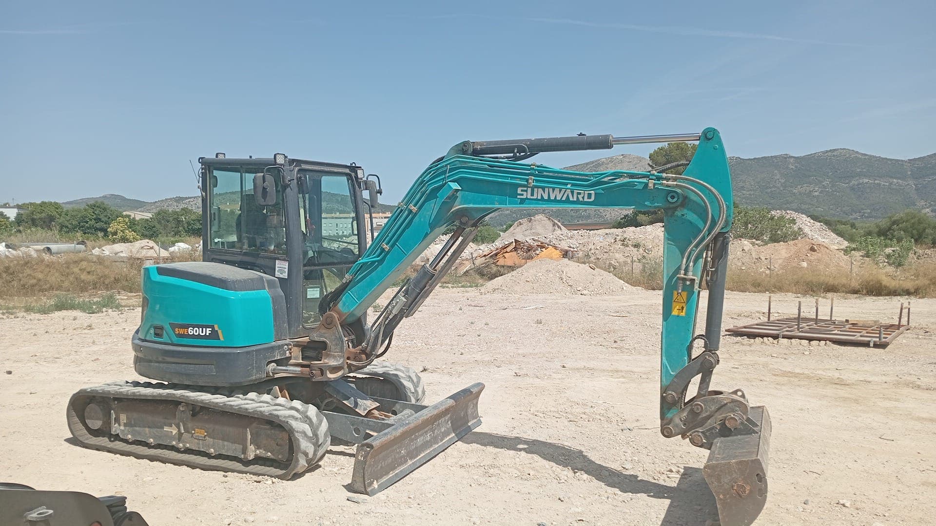 Giratoria Sunward SWE60UF