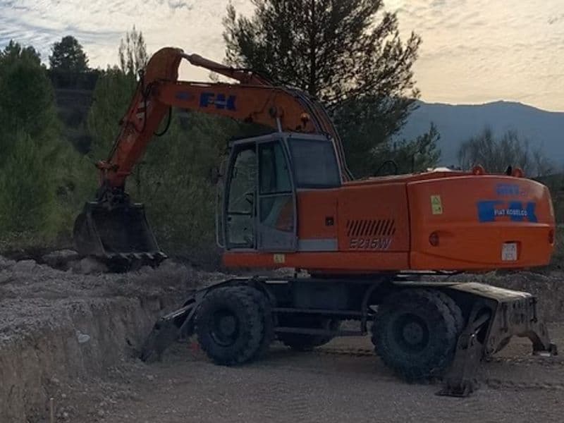 Giratoria Fiat-Kobelco E215W — imagen 1
